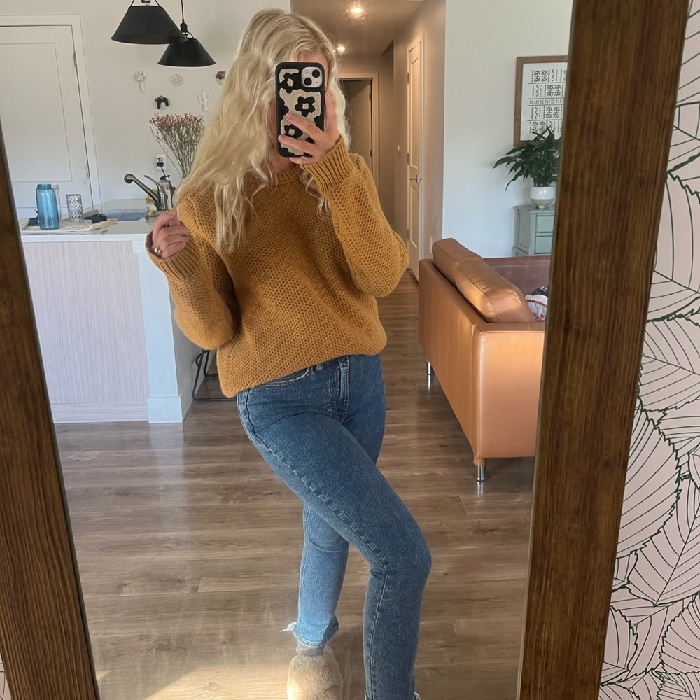 chunky toasted almond sweater  🤎